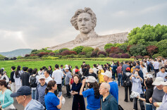 春满橘洲  游人如织