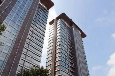 头部房企“做减法+换长债”增厚安全垫