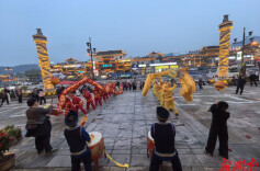 锣鼓喧天祥龙跃，张家界武陵源双龙巡游民俗活动热闹上演