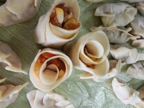 衡南县铁丝塘学校举办初中生包饺子实践活动