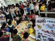 永州市零陵区南津渡小学开展“学雷锋 爱心义卖”活动