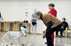 民生观察丨机器人来了，能承担多少养老照护服务？