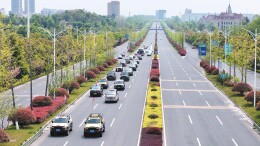 天下岳阳 岳战越强⑰｜“坦克”开道、“范仲淹”“滕子京”接风！岳阳球迷硬核迎接湘潭队