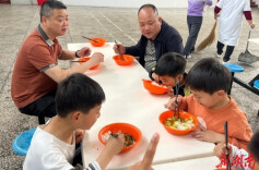 南县厂窖镇中心学校：常态化陪餐 全方位护航