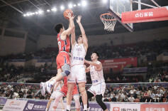 “湘BA”常规赛：娄底队71:61主场战胜益阳队