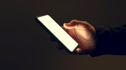 夫妻用AI写公众号年赚200万？平台集体对“AI代笔”说不