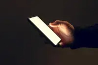 周末·观点丨AI 写文年入两百万元？那是“数字泔水”换快钱