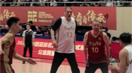 他们还是当年的大男孩！巴特尔、孙军、吴庆龙默契配合逗笑全场