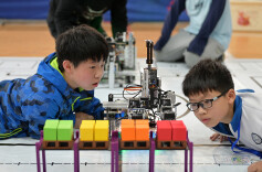 机器人竞赛显身手