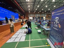 用机器人踢“湘超”？望城“雷小锋”创客们脑洞大开