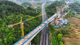 邵永高铁最大跨度连续梁合龙