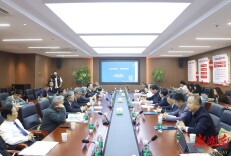 中外人文交流油画展暨学术研讨会在张家界学院举行