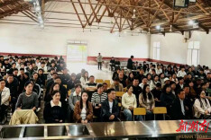 益阳市赫山区石笋学校召开2026届毕业班家长会