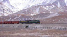 通车20年，青藏铁路运输进出藏货物破1亿吨