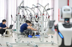 深圳首条人形机器人中试产线投运