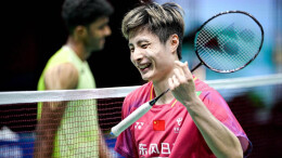 石宇奇首夺羽毛球亚锦赛男单冠军