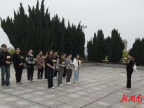 南华大学化学化工学院开展烈士陵园祭扫活动