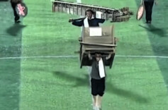 湖南永州“双冠”邀请赛现场 农民手持农具自信走秀