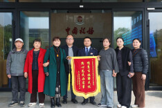 武陵源区税务干部为民解忧获赞誉