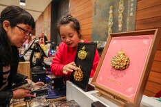 国博“闹蛾金钗”又卖爆了！人们为何爱买文创冰箱贴？
