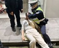 湘潭交警成功救助一名突发疾病外地游客