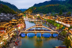 凤凰古城夜色如画