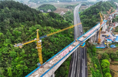 Longest Span of Continuous Beam of Shaoyang-Yongzhou High-speed Railway Closed