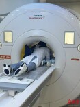 湘雅医生磁共振室内俯身15分钟,手动“续命”护佑早产儿完成检查
