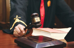 农田作业拖拉机出事故，交强险赔不赔？法院判了！