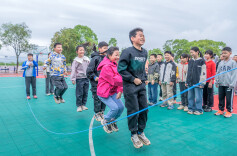 活力课间  “绳”采飞扬