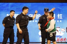 零距离教学 巡特警进校园送上硬核安全课 