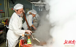 厨艺比拼展风采，美味飘香满校园——洞口县举办首届校园厨艺大赛