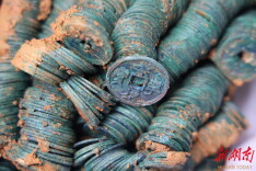 武冈出土的近3吨古钱币有多值钱？