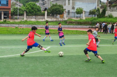 石门三校足球小将齐聚所街完小，绿茵场上演精彩对决
