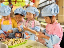 巧手制作瑶家“十八酿” 童心传承本土饮食韵——江华瑶族自治县芙蓉幼儿园开展特色食育实践活动