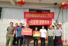 喜报送家门 荣光暖军心！安仁县洋际乡为立功军人送奖到家