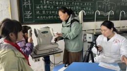 龙山县五官科医院深入校园开展视力筛查活动