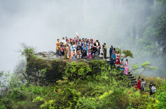 民族风情引游客