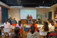 宁乡市南雅蓝月谷学校举行“阅见世界，悦读人生”教师读书分享会