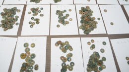 武冈工地挖出“地下钱库”