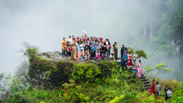 民族风情引游客