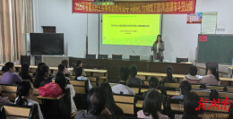 “向阳花”行动家庭教育讲座走进斗笠山镇中学