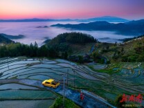 金梯连天际 橙车守光明|湖南日报·图片新闻