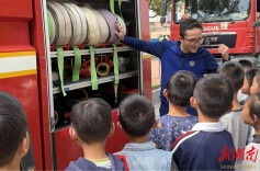 南县新颜中学举行消防应急疏散演练