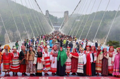 Russian Artists Stage Performances at Zhangjiajie Grand Canyon