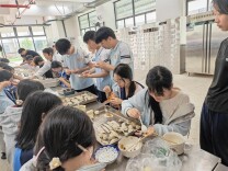 安化县平口镇中学：巧手包饺子 劳动励心志