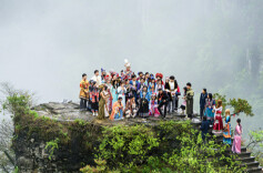 Internet Influencers Explore Xiangxi's Ethnic Culture