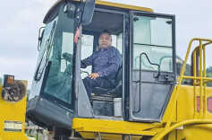 写歌200首，人气值近千万，浏阳铲车司机彭望荣“火”了