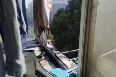 发现楼上邻居这样做，请立刻报警！