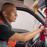 ​  张家界货车司机路遇车祸砸窗救人获全网点赞   “救人就是救自己，举手之劳”丨26℃